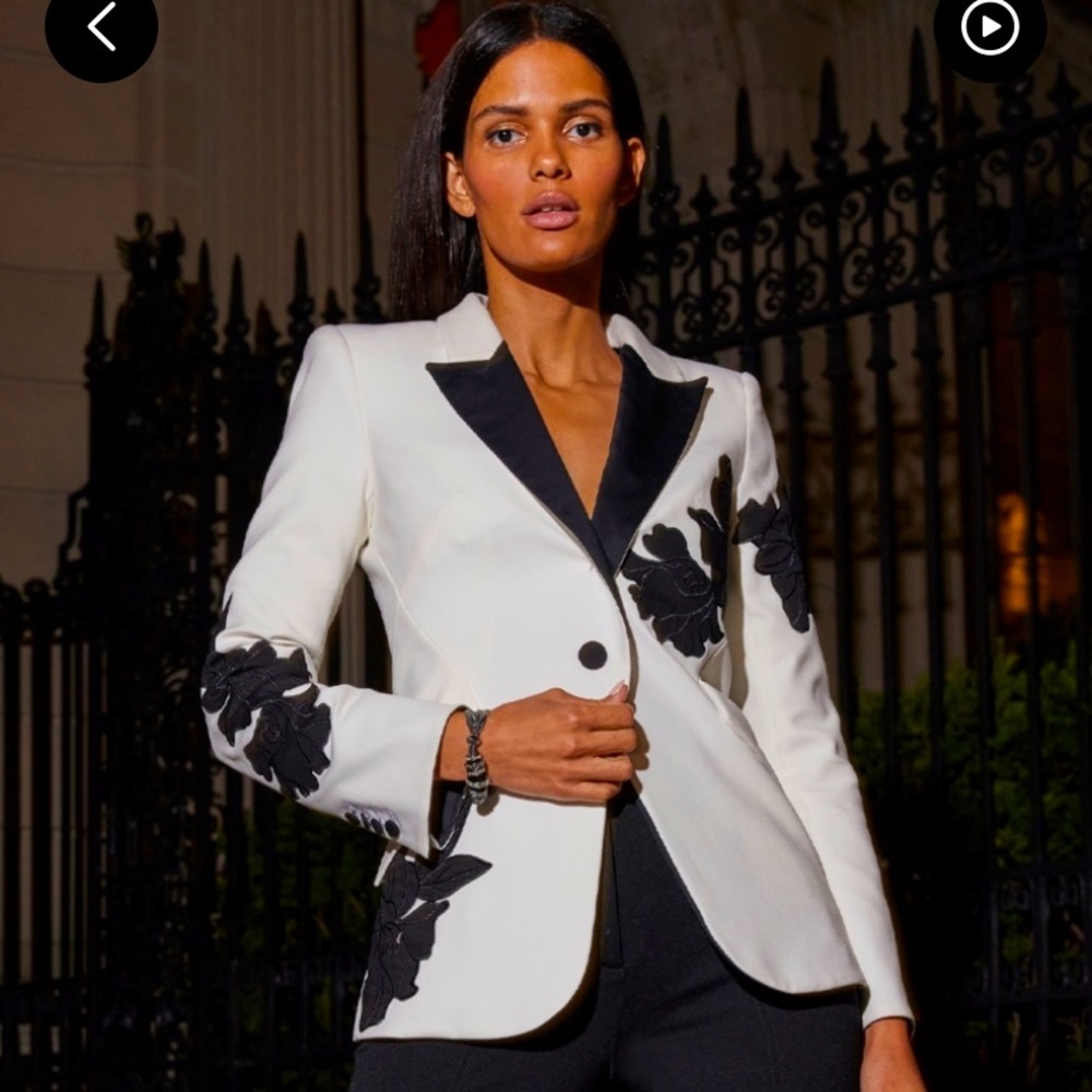 Beautiful blazer only worn once!